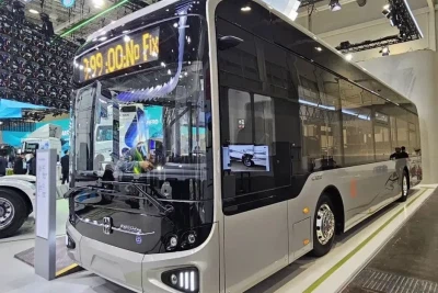 شاندار ڈیبیو! ہینوور موٹر شو میں یاکسنگ بس چمک رہی ہے۔